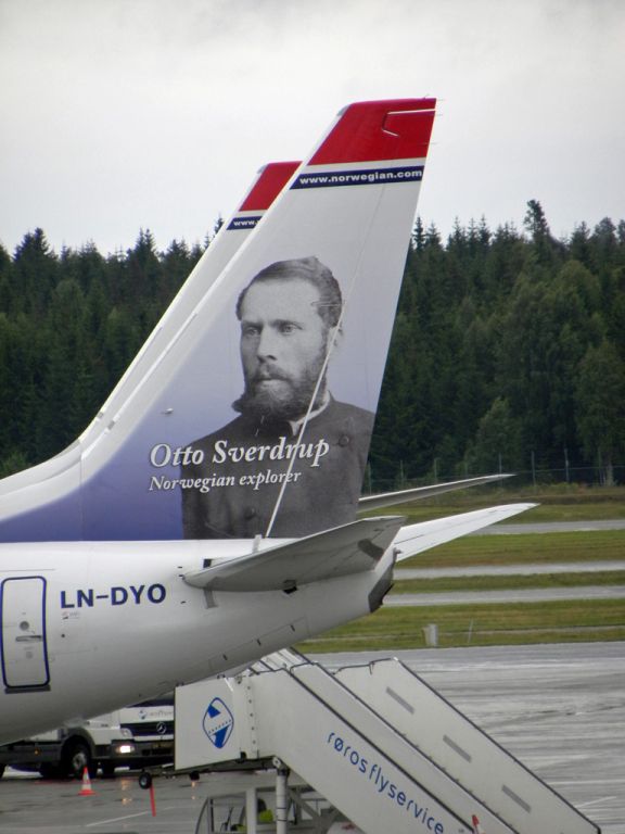 Boeing 737-800 (LN-DYO)