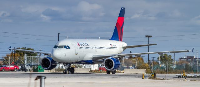 Airbus A319 (N354NB)