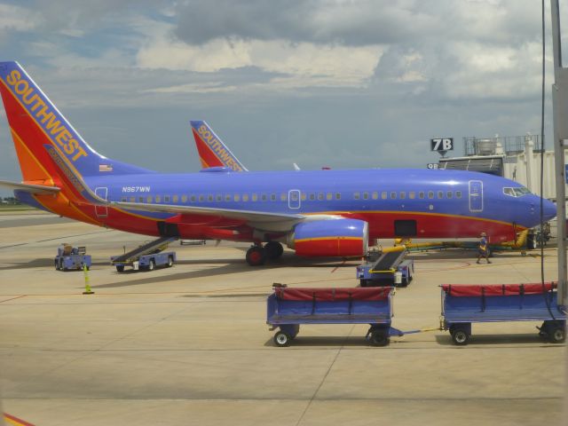 BOEING 737-300 (N967WN)