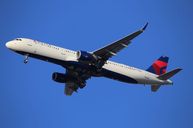 Airbus A321 (N357DN)