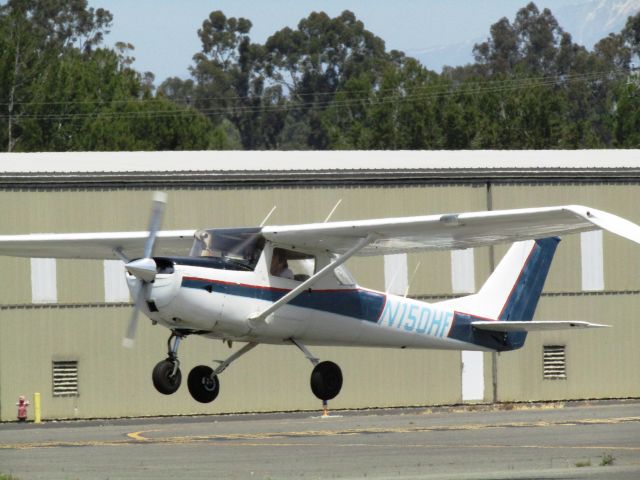 Cessna Commuter (N150HF) - Taking off RWY 24