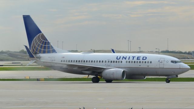 Boeing 737-700 (N24706) - 5/6/19