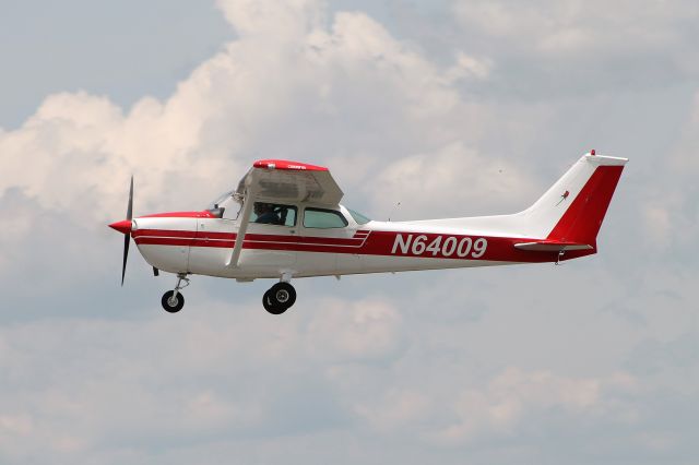 Cessna Skyhawk (N64009)