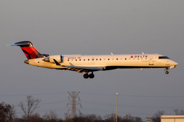 Canadair Regional Jet CRJ-700 (N371CA) - Endeavor CRJ-700 on final for RWY 18L.