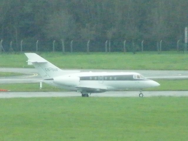 Hawker 800 (CS-DUF) - CS-DUF HAWKER 750 CN HB-19 AT EINN 01-10-2011