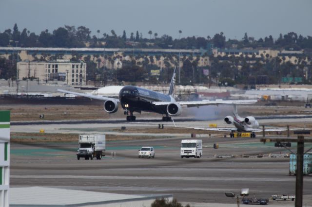 BOEING 777-300ER (ZK-OKQ)