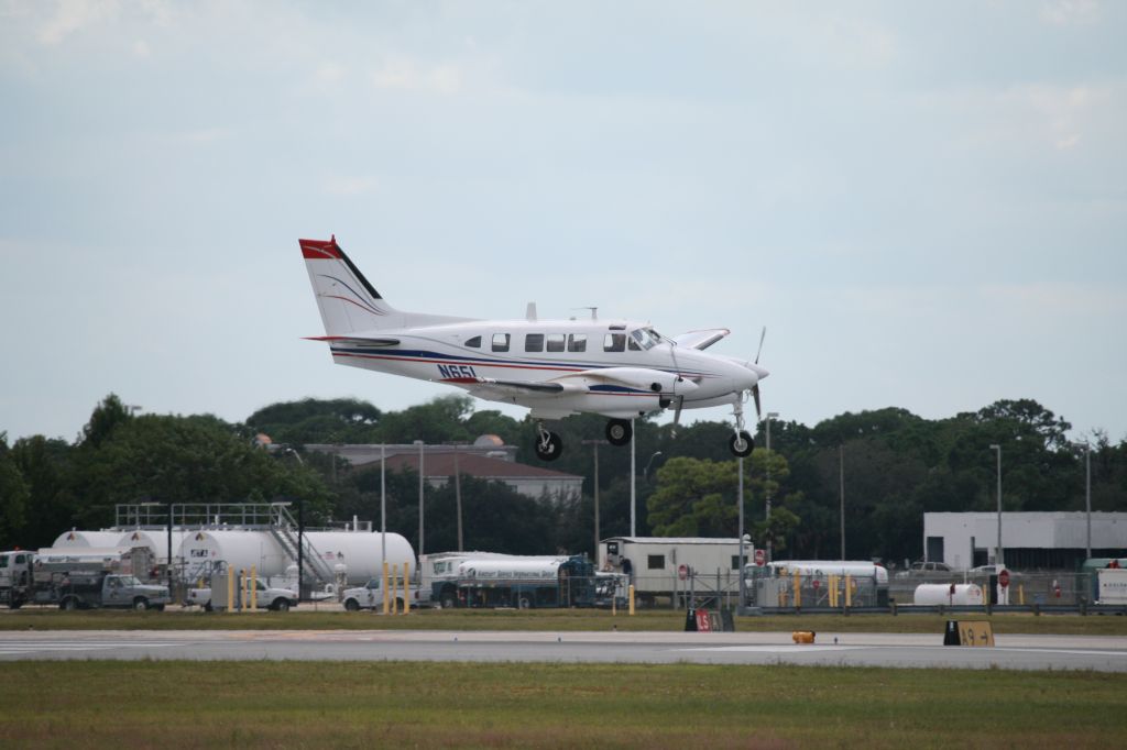 Learjet 24 (N65L)