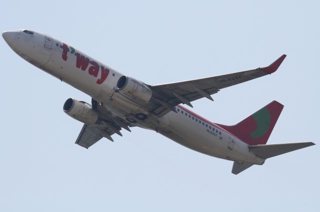 Boeing 737-800 (HL8237)