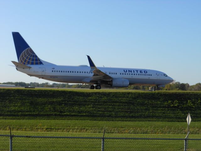 Boeing 737-800 (N73276)