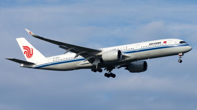 Airbus A350-900 (B-322Y) - landing 35L