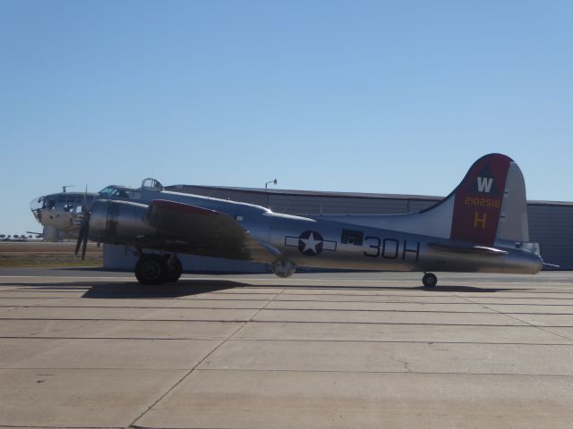 Boeing B-17 Flying Fortress (N5017N)