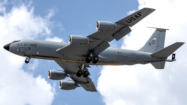 Boeing C-135FR Stratotanker (63-7992) - "JAKE 12 Heavy" on one of many approaches that morning before returning to Meridian.