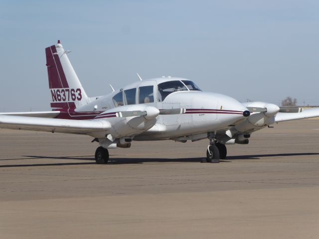 Piper Aztec (N63763)
