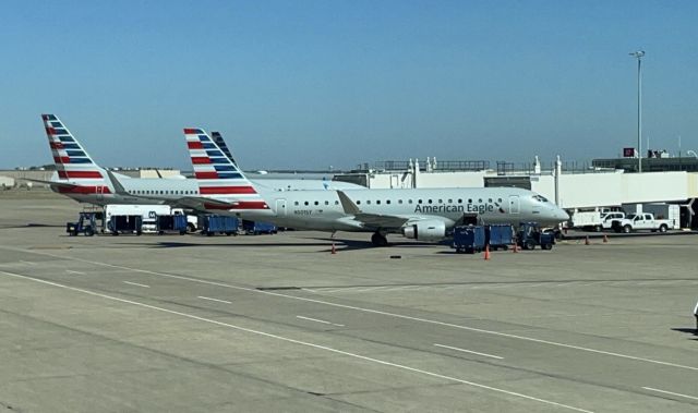 EMBRAER 175 (long wing) (N501SY)