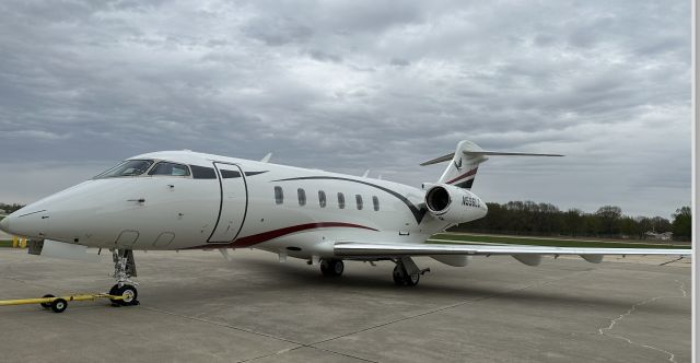 Canadair Challenger 350 (N596LC)