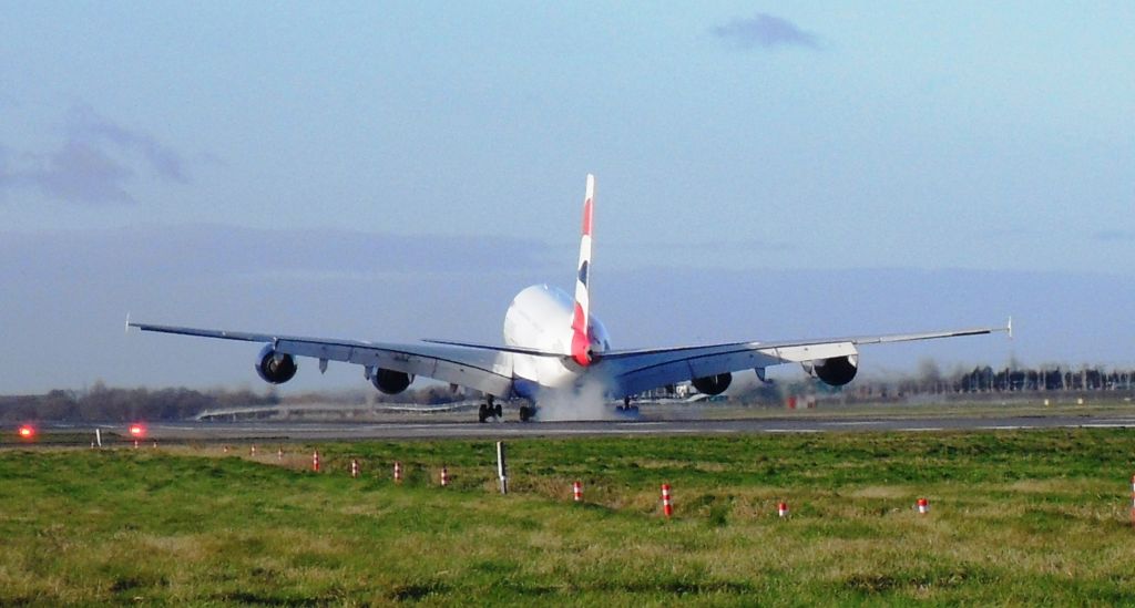 Airbus A380-800 (G-XLEC)