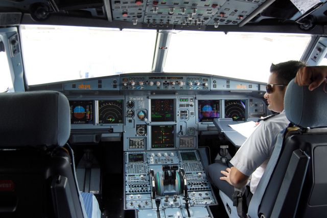 Airbus A320 (VT-INZ)