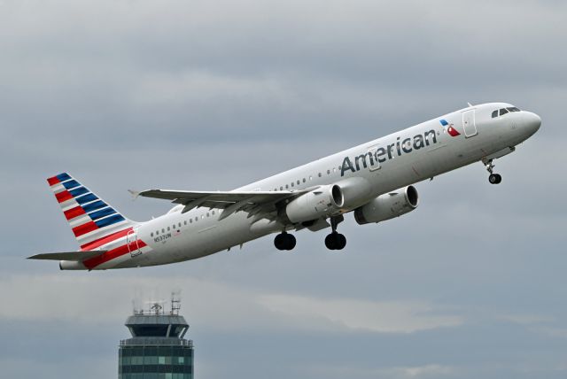 Airbus A321 (N537UW)