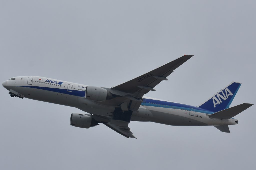 Boeing 777-200 (JA714A)