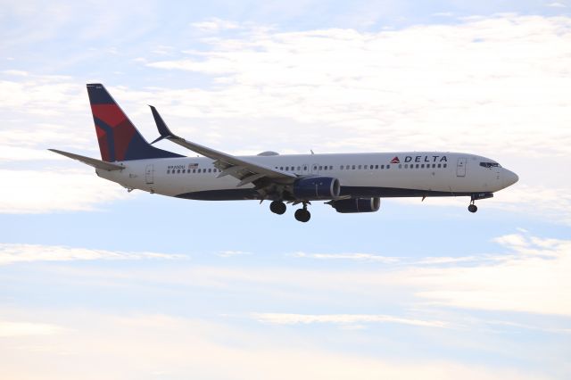 Boeing 737-900 (N920DU)