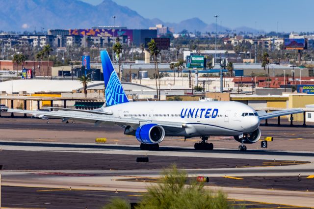 Boeing 777-200 (N777UA) - A United Airlines 777-200 landing at PHX on 2/10/23 during the Super Bowl rush. Taken with a Canon R7 and Canon EF 100-400 II L lens.