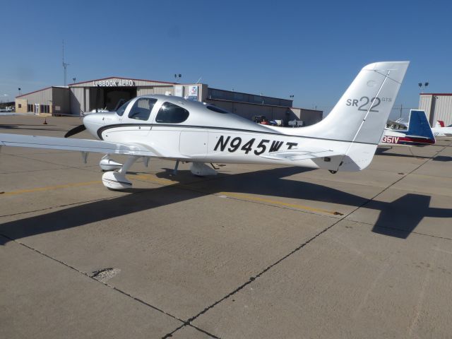 Cirrus SR-22 (N945WT)