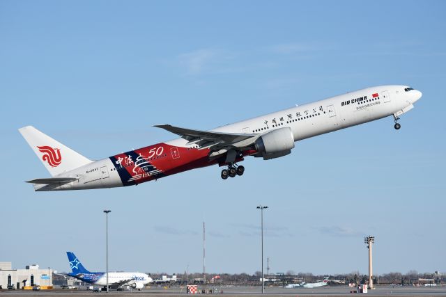 BOEING 777-300 (B-2047)