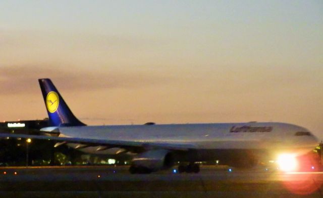 Airbus A330-300 (D-AIKG)