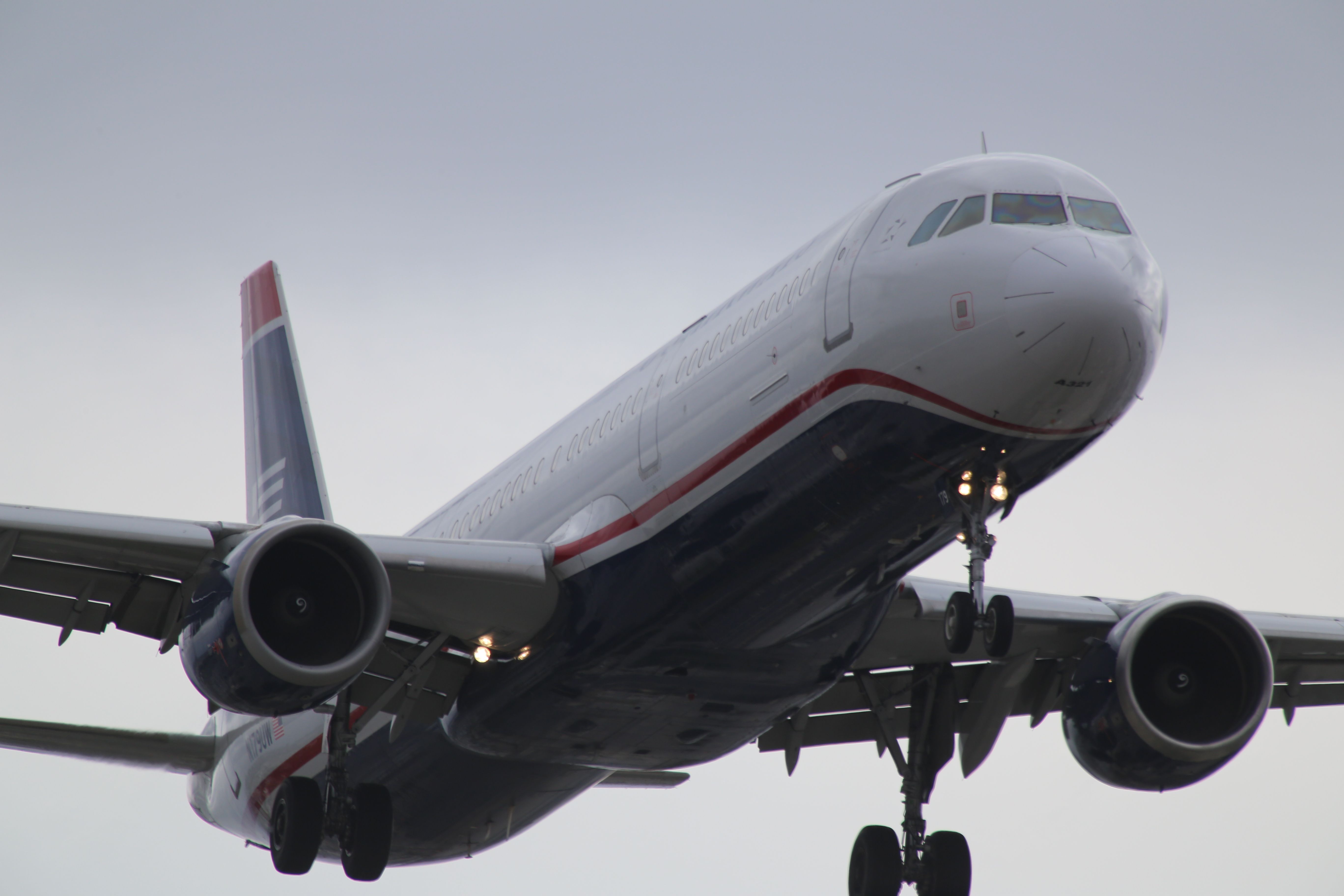 Airbus A321 (N179UW)