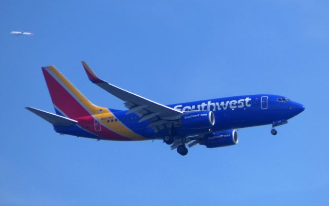 Boeing 737-700 (N907WN) - Shown here is a Southwest Airline Boeing 737-700 on final in the Spring of 2018.  br /Delta Airbus A320 N326US passes in the distance enroute to LaGuardia.