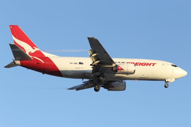 BOEING 737-300 (VH-XML) - Qantas, Converted Freighter, a B737-300 I believe, makes an early morning delivery run.