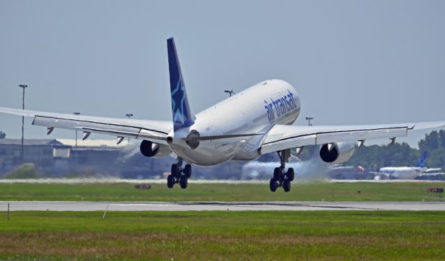 Airbus A330-300 —