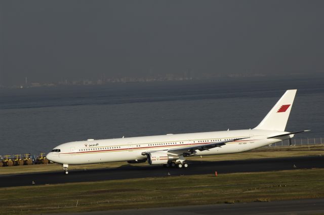 BOEING 767-400 (A9C-HMH) - Taking off at Tokyo-Haneda Intl Airport Rwy34L on 2014/11/21 "Bahrain Royal Flight"