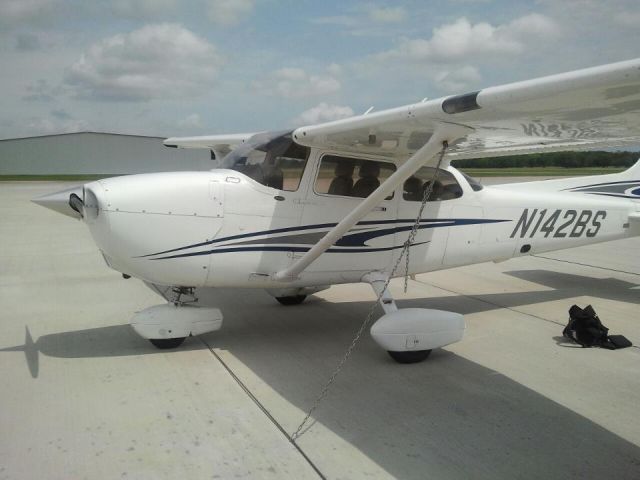 Cessna Skyhawk (N142BS)