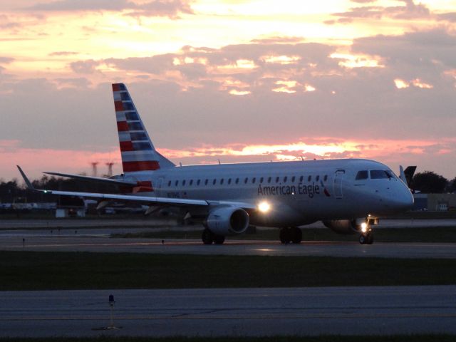 Embraer 170/175 (N119HQ)