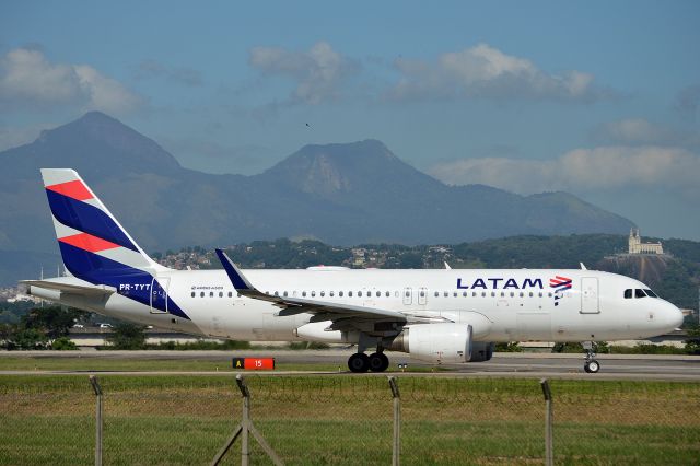 Airbus A320 (PR-TYT)