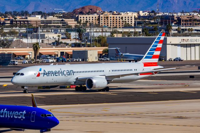 Boeing 787-9 Dreamliner (N820AL) - An American Airlines 787-9 landing at PHX on 2/10/23 during the Super Bowl rush. Taken with a Canon R7 and Canon EF 100-400 II L lens.