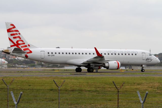 Embraer ERJ-190 (VH-ZPR)