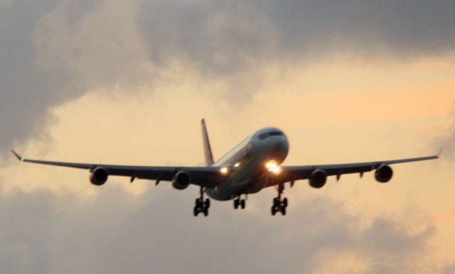 Airbus A340-300 (YV-3292)