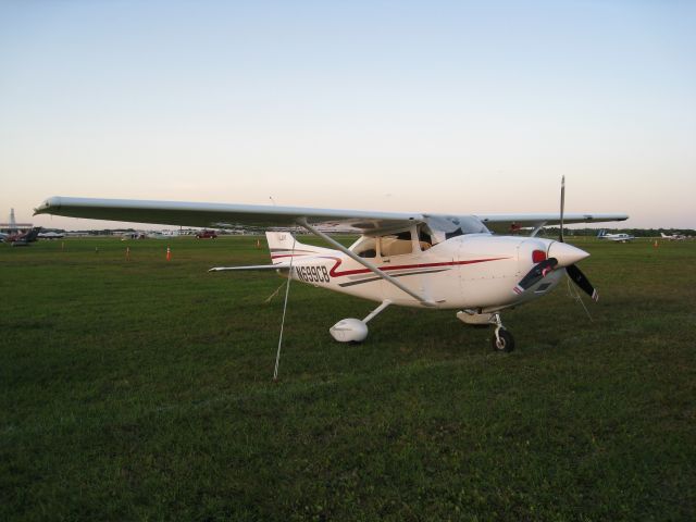 Cessna Skylane (N699CB) - Aircraft Parking at Sun-n-Fun. Transport method for the Jersey Boys at the Corn Roast!