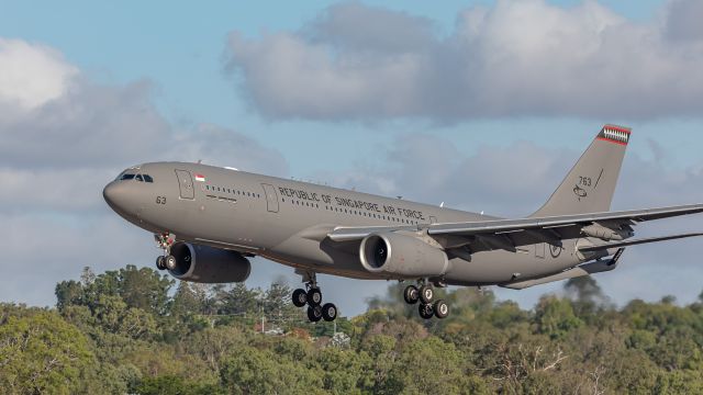 Airbus A330-300 —