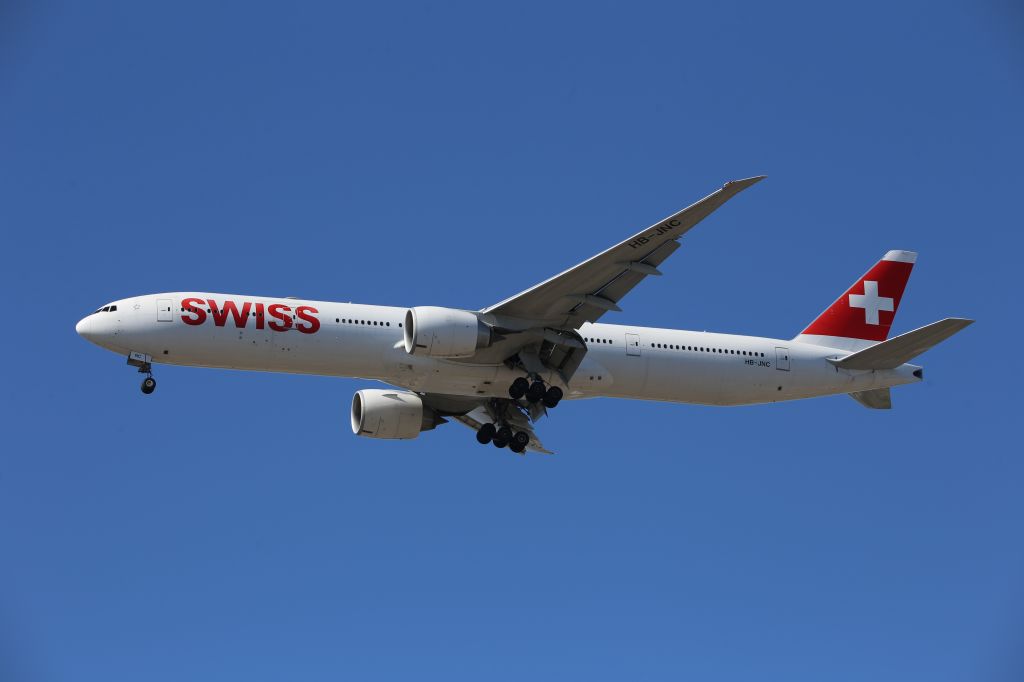 BOEING 777-300ER (HB-JNC)