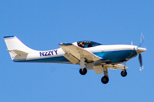 Lancair Legacy 2000 (N22YY)