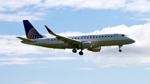 Embraer 175 (N207SY) - SKW5460 from DEN to PAE Rwy 16R on 5.22.19. (ERJ-175LR / cn #17000643).