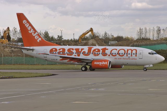 Boeing 737-700 (G-EZJP) - EasyJet - Boeing 737-73V C/N 32412/1151 - G-EZJP - at Luton 2004-10-06.