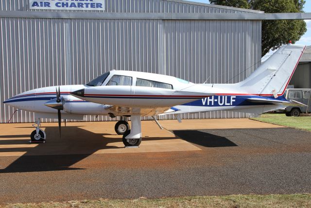 Cessna 310 (VH-ULF)