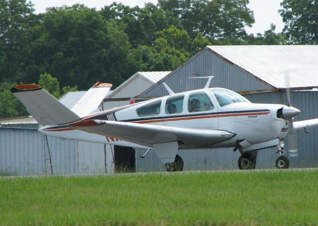 Beechcraft 35 Bonanza (N1XD) - 1961 Beech N35 turning onto 14 for take off at the Shreveport Downtown airport.
