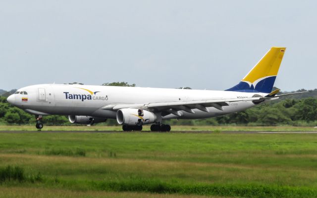 Airbus A330-200 (N330QT)