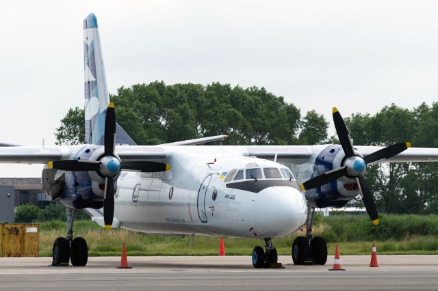 Antonov An-26 (UR-CQD)