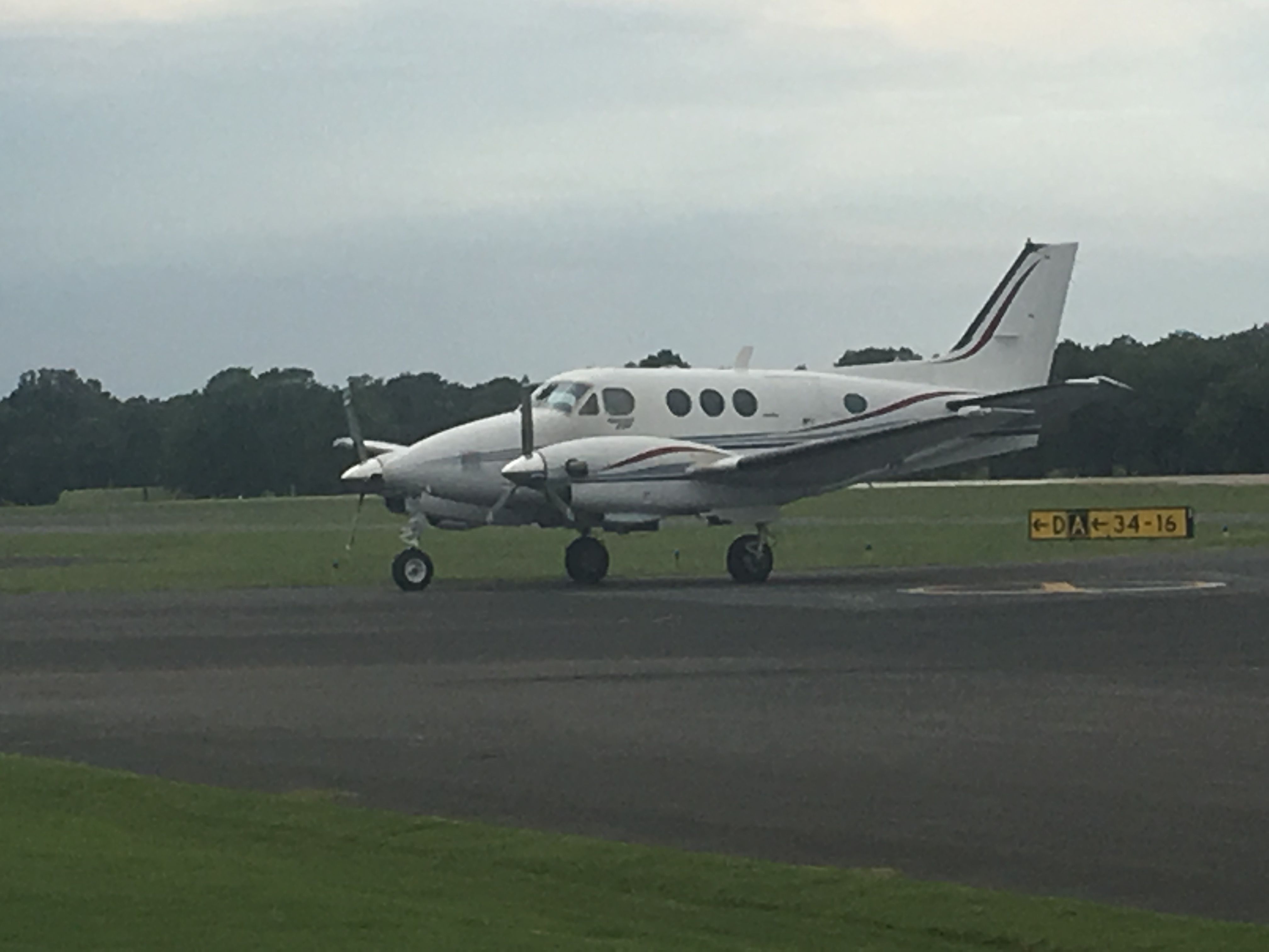 Beechcraft King Air 90 (N114WA)